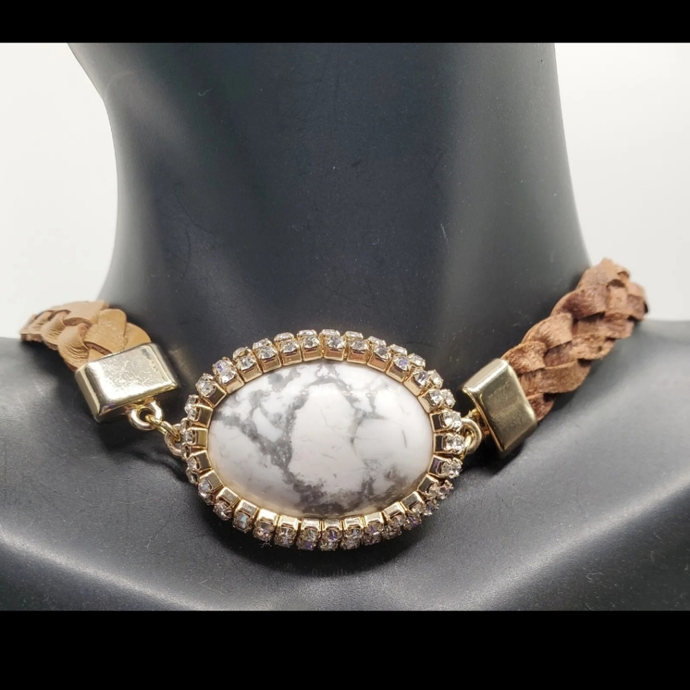 🎁NWOT White House Black Market Leather Choker🎁